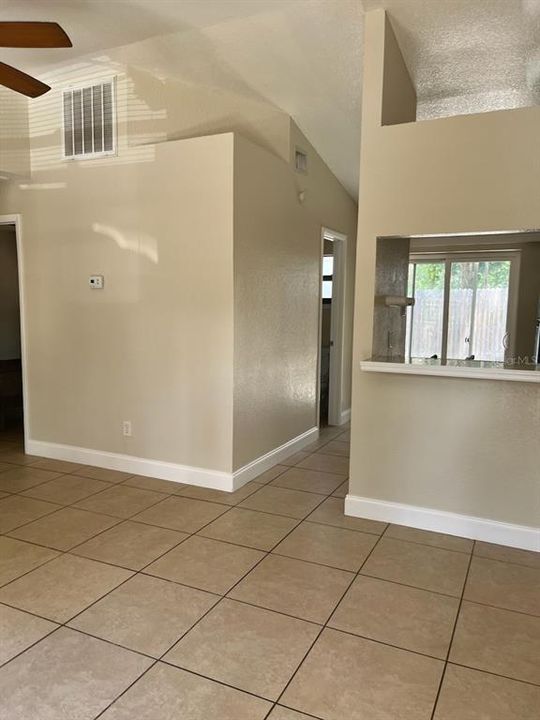 For Rent: $1,450 (2 beds, 1 baths, 688 Square Feet)