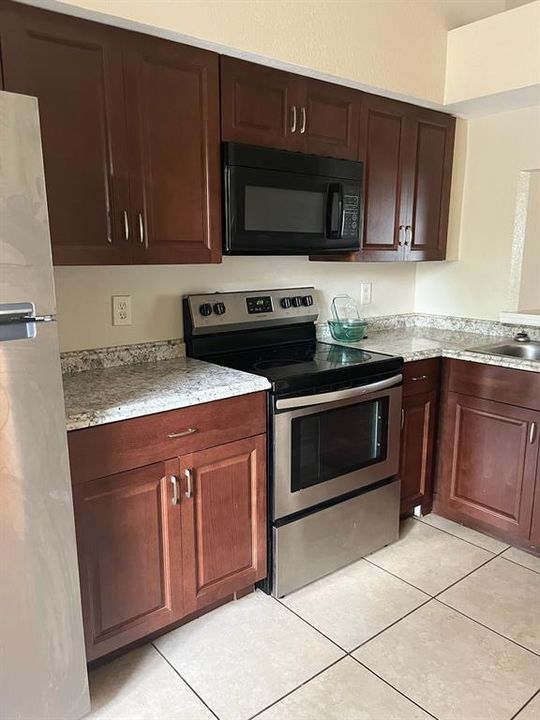 For Rent: $1,450 (2 beds, 1 baths, 688 Square Feet)