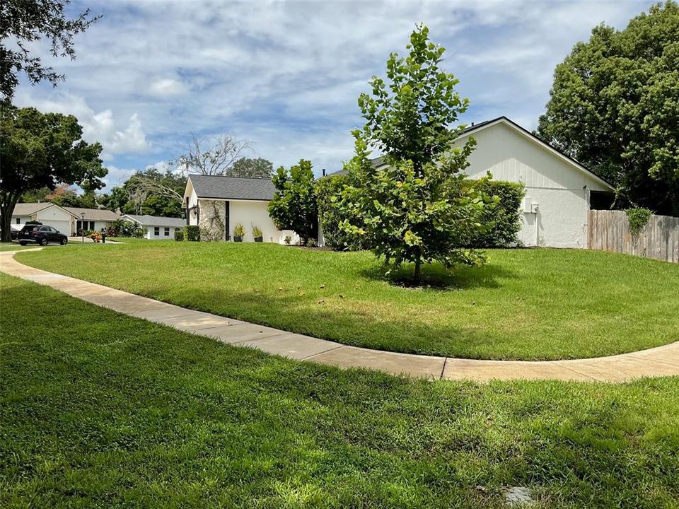 Active With Contract: $579,999 (3 beds, 2 baths, 1907 Square Feet)