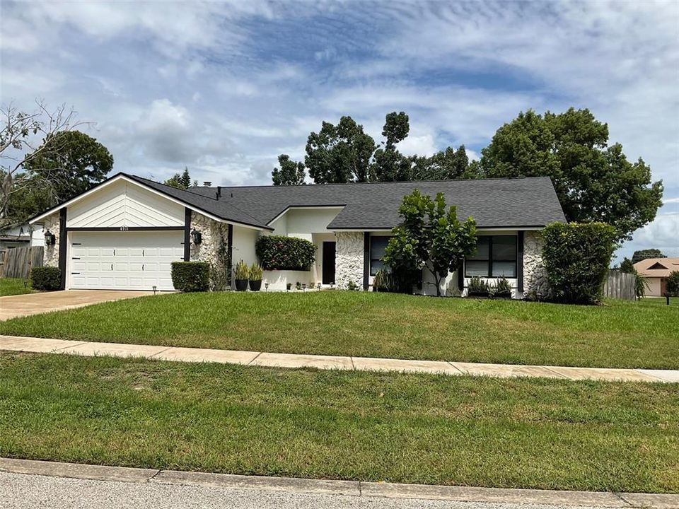 Active With Contract: $579,999 (3 beds, 2 baths, 1907 Square Feet)