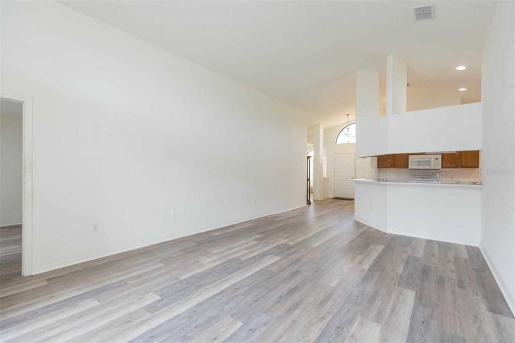 For Sale: $330,000 (3 beds, 2 baths, 1704 Square Feet)