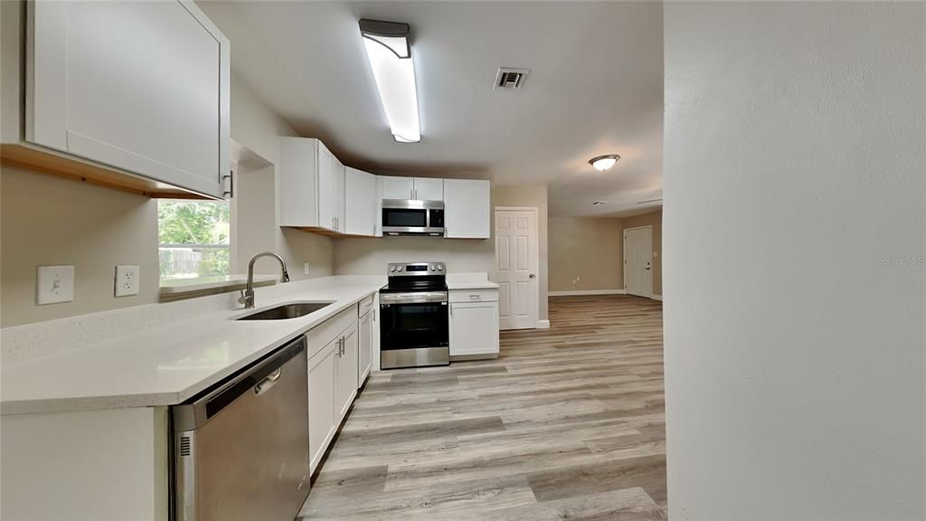 For Sale: $349,900 (3 beds, 2 baths, 1326 Square Feet)