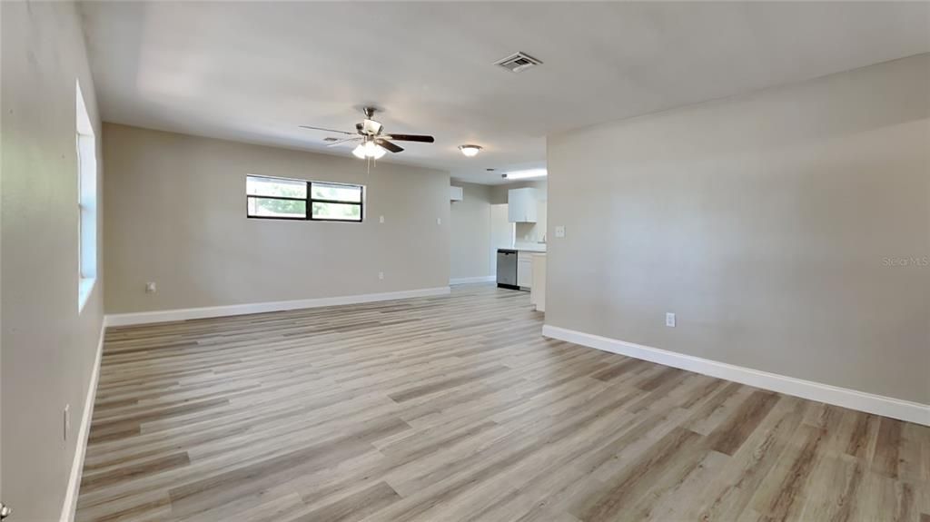 For Sale: $349,900 (3 beds, 2 baths, 1326 Square Feet)