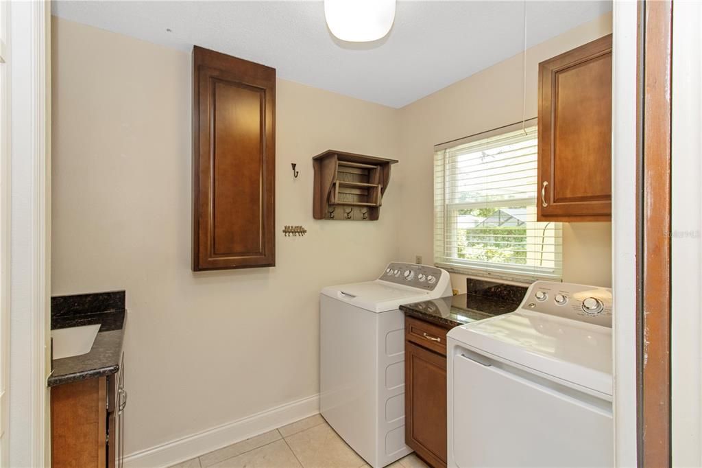 Active With Contract: $427,500 (3 beds, 2 baths, 1910 Square Feet)