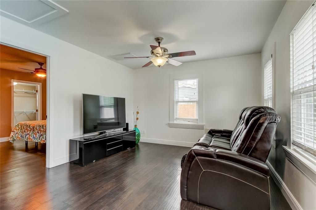 For Sale: $449,000 (3 beds, 2 baths, 1580 Square Feet)