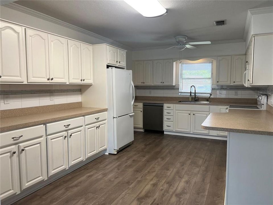 Counter space & storage are no problem in this roomy kitchen.