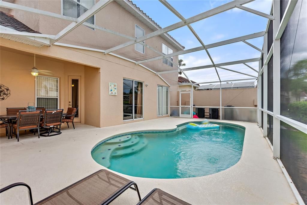 Active With Contract: $2,400 (4 beds, 3 baths, 1762 Square Feet)