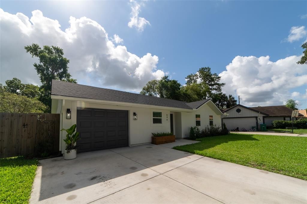 Active With Contract: $349,900 (3 beds, 2 baths, 1170 Square Feet)