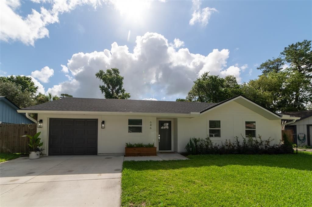 Active With Contract: $349,900 (3 beds, 2 baths, 1170 Square Feet)