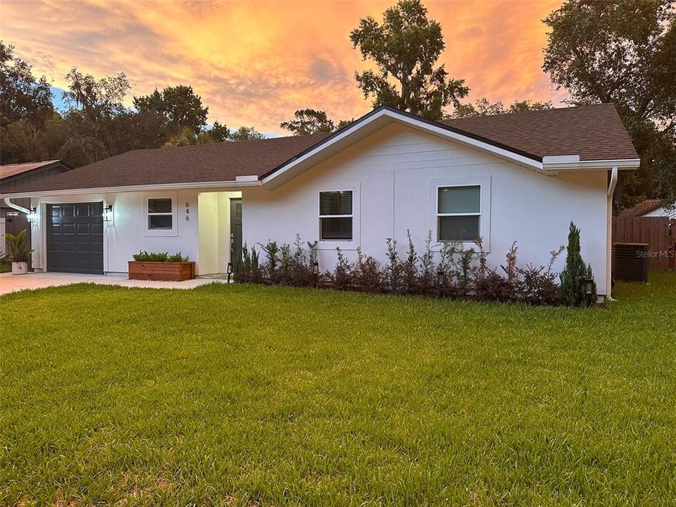 Active With Contract: $349,900 (3 beds, 2 baths, 1170 Square Feet)