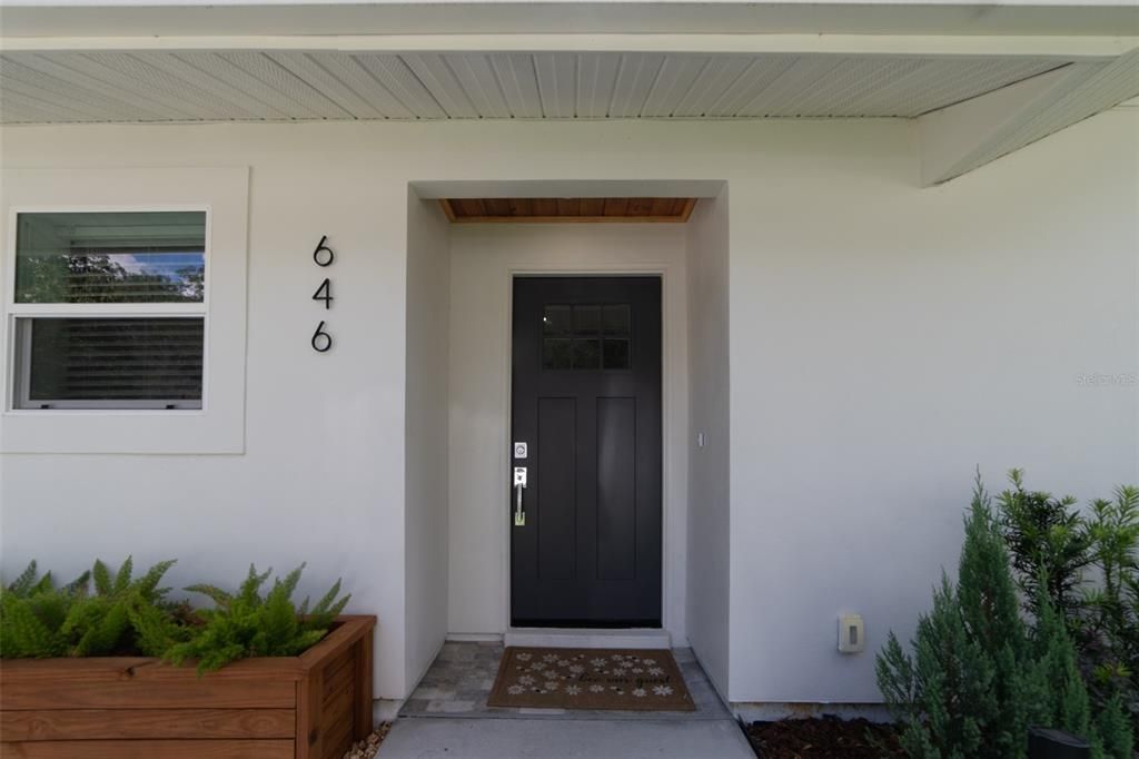 Active With Contract: $349,900 (3 beds, 2 baths, 1170 Square Feet)