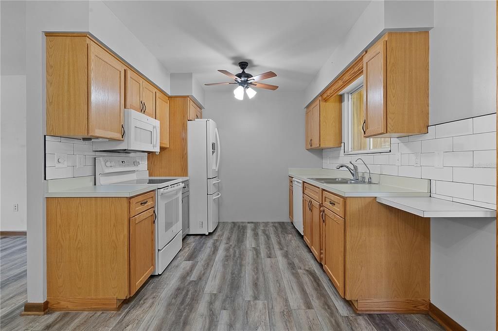 For Sale: $75,000 (2 beds, 2 baths, 1136 Square Feet)