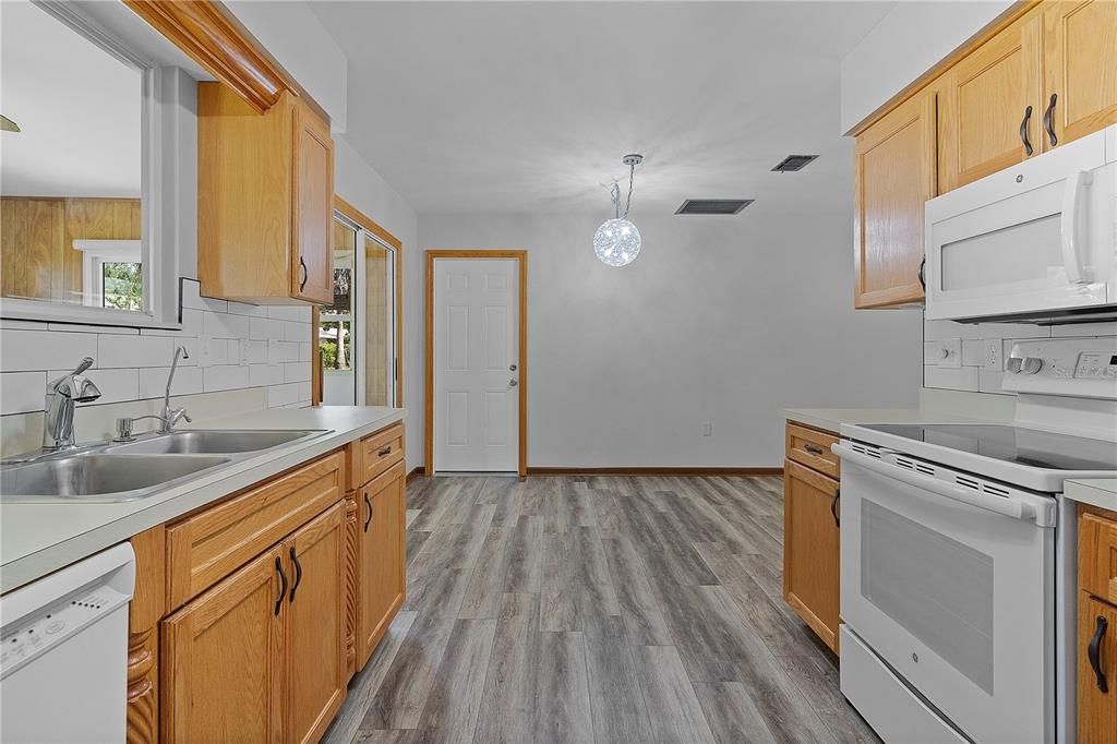 For Sale: $75,000 (2 beds, 2 baths, 1136 Square Feet)