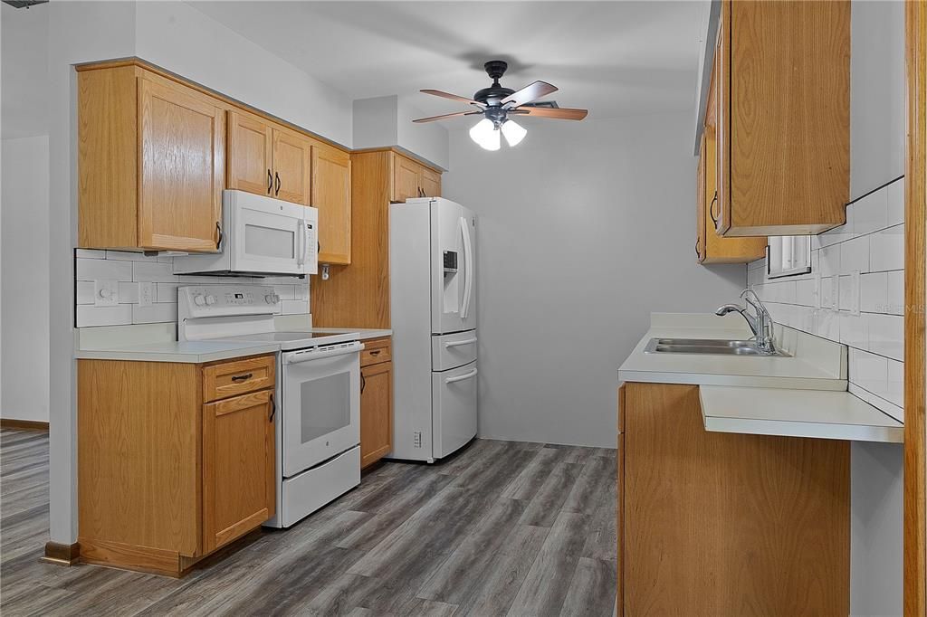 For Sale: $75,000 (2 beds, 2 baths, 1136 Square Feet)