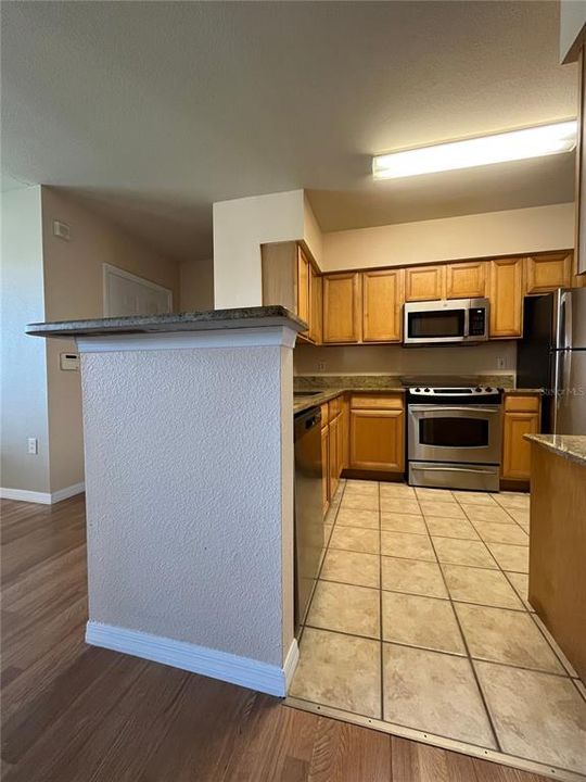 For Rent: $1,700 (1 beds, 1 baths, 822 Square Feet)