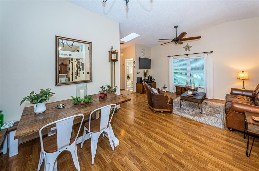 Active With Contract: $208,400 (2 beds, 2 baths, 1116 Square Feet)