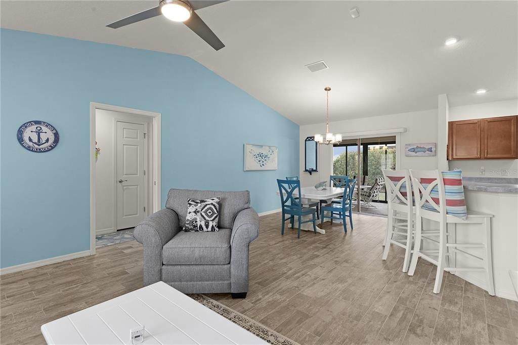 For Sale: $399,900 (3 beds, 2 baths, 1392 Square Feet)