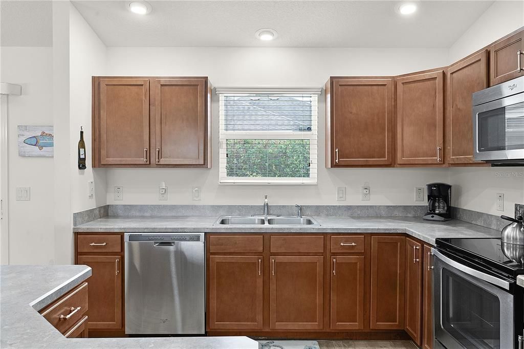 For Sale: $399,900 (3 beds, 2 baths, 1392 Square Feet)