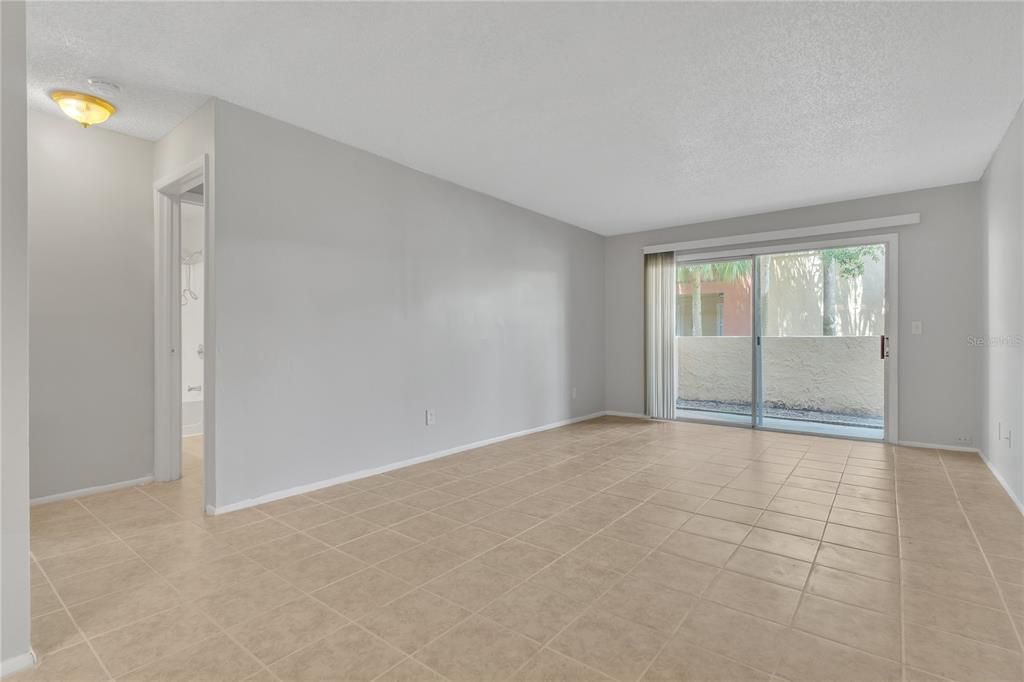 For Sale: $198,000 (2 beds, 2 baths, 1126 Square Feet)