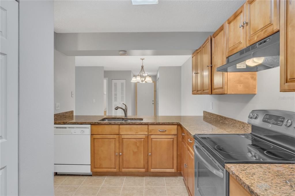 For Sale: $198,000 (2 beds, 2 baths, 1126 Square Feet)