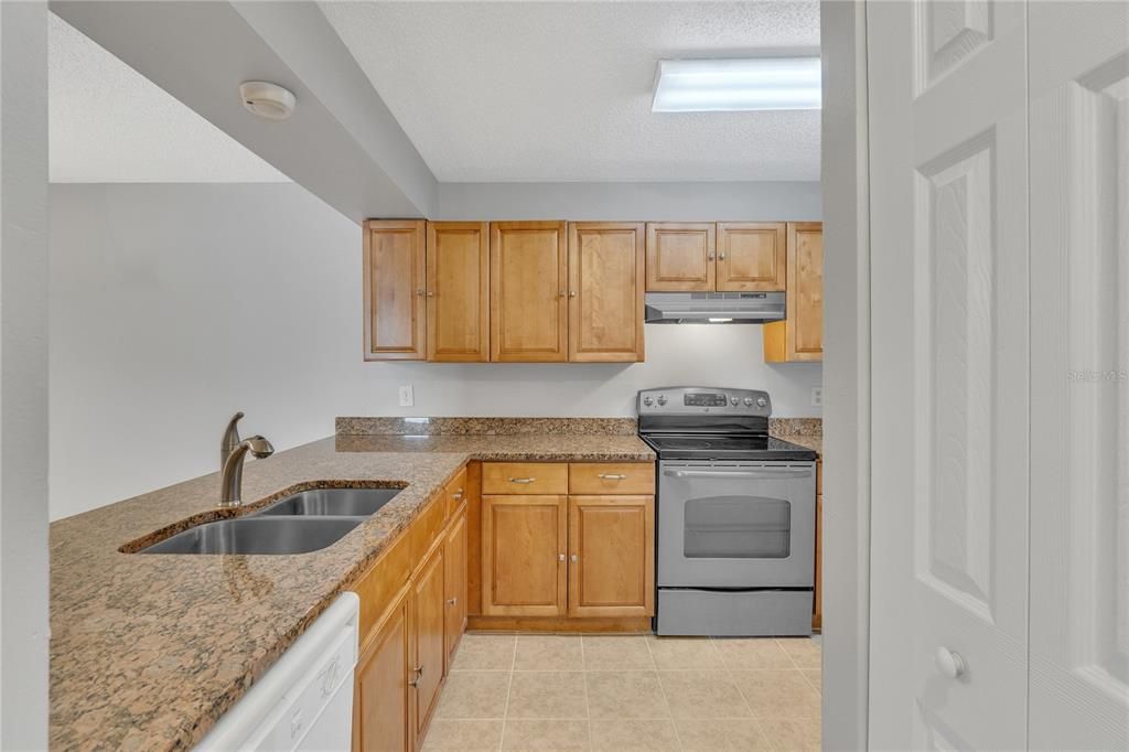 For Sale: $198,000 (2 beds, 2 baths, 1126 Square Feet)