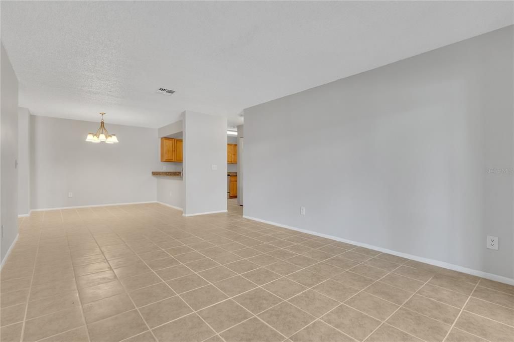 For Sale: $198,000 (2 beds, 2 baths, 1126 Square Feet)