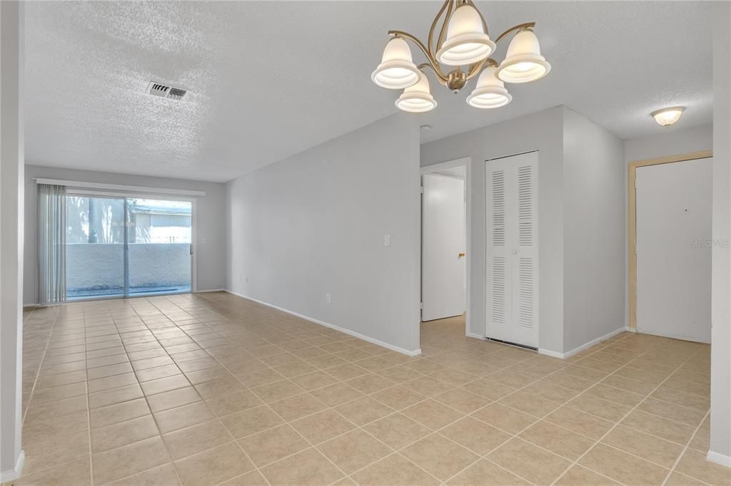 For Sale: $198,000 (2 beds, 2 baths, 1126 Square Feet)