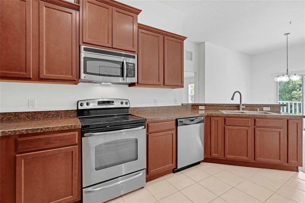 For Rent: $2,400 (2 beds, 2 baths, 1305 Square Feet)