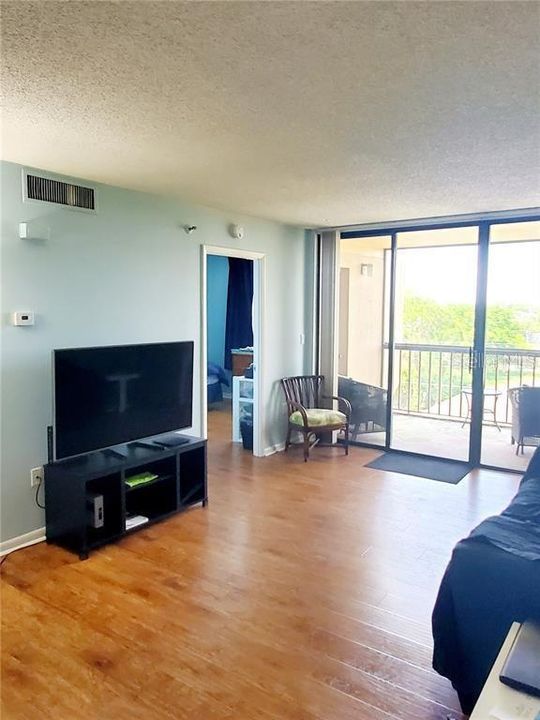 For Rent: $1,495 (1 beds, 1 baths, 634 Square Feet)