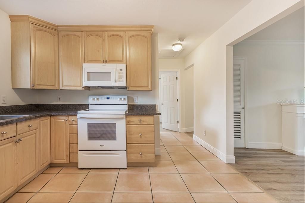 For Rent: $2,295 (2 beds, 2 baths, 1000 Square Feet)