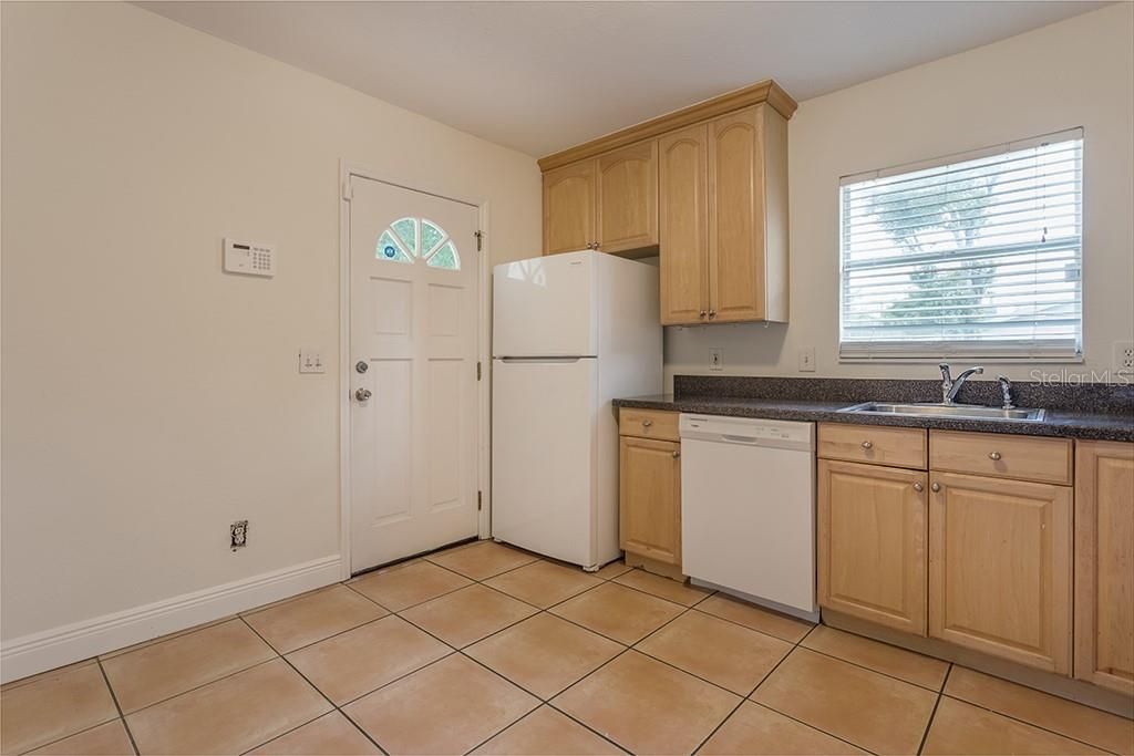 For Rent: $2,295 (2 beds, 2 baths, 1000 Square Feet)