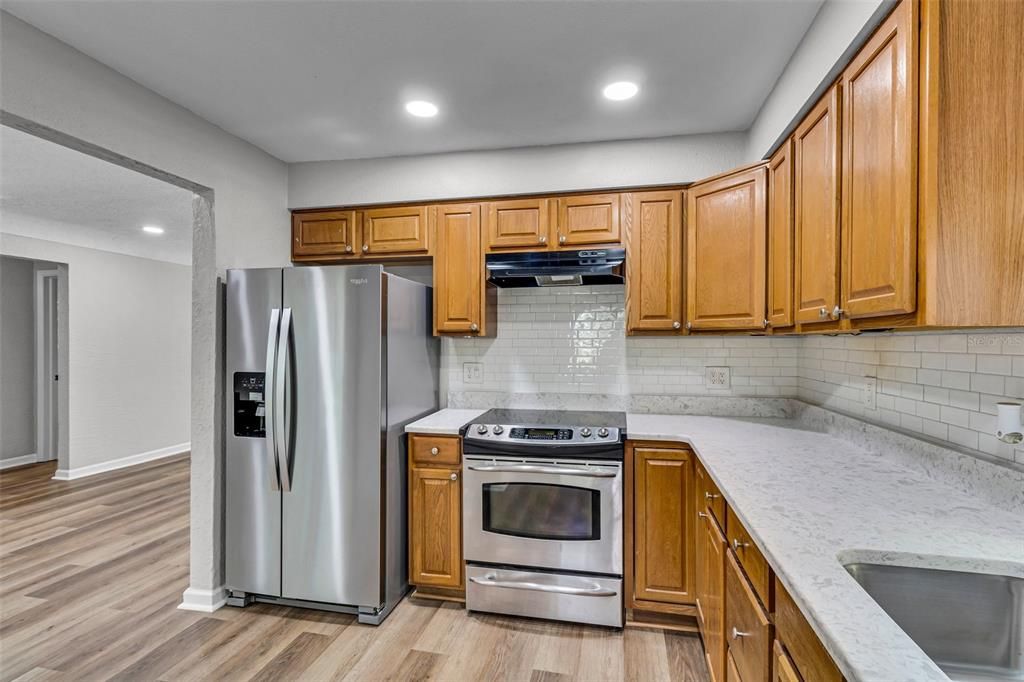 For Sale: $349,900 (2 beds, 1 baths, 936 Square Feet)