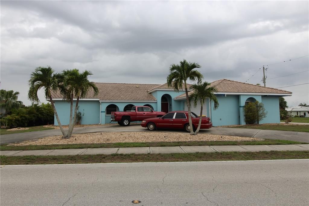 For Sale: $525,000 (3 beds, 2 baths, 2044 Square Feet)