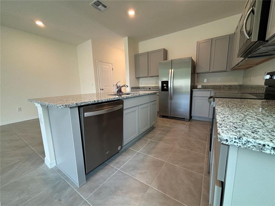 Recently Rented: $2,150 (3 beds, 2 baths, 1758 Square Feet)