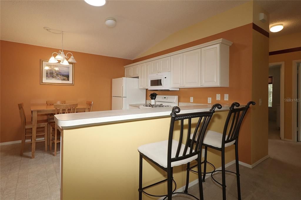 For Sale: $289,000 (2 beds, 2 baths, 1156 Square Feet)