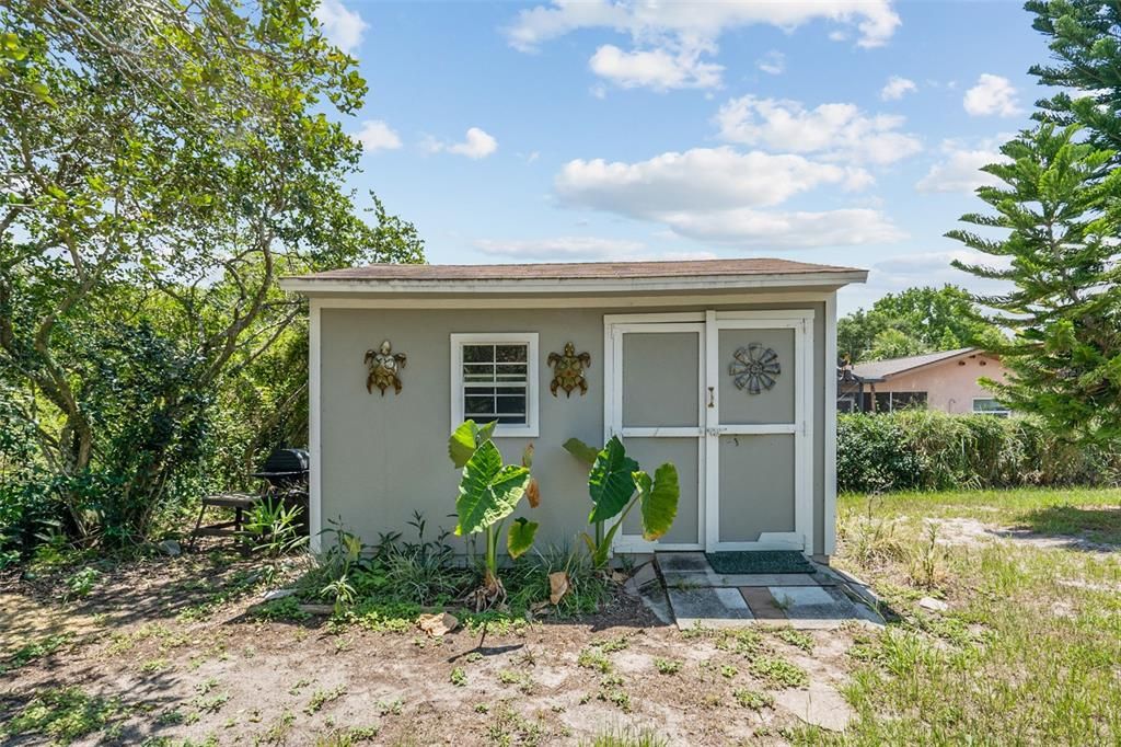 Shed w/Power & AC