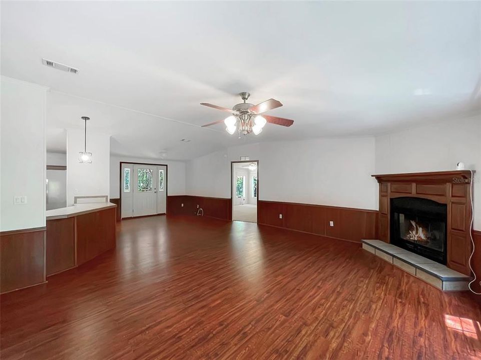 For Sale: $310,000 (3 beds, 2 baths, 1973 Square Feet)
