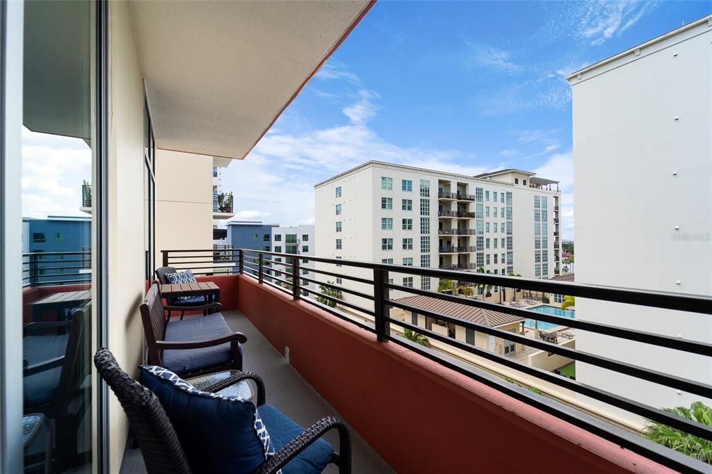 Active With Contract: $412,000 (1 beds, 1 baths, 800 Square Feet)