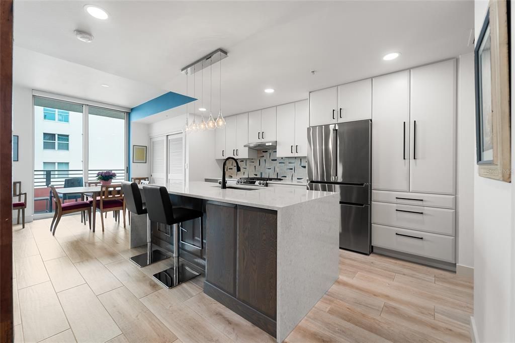 Active With Contract: $412,000 (1 beds, 1 baths, 800 Square Feet)