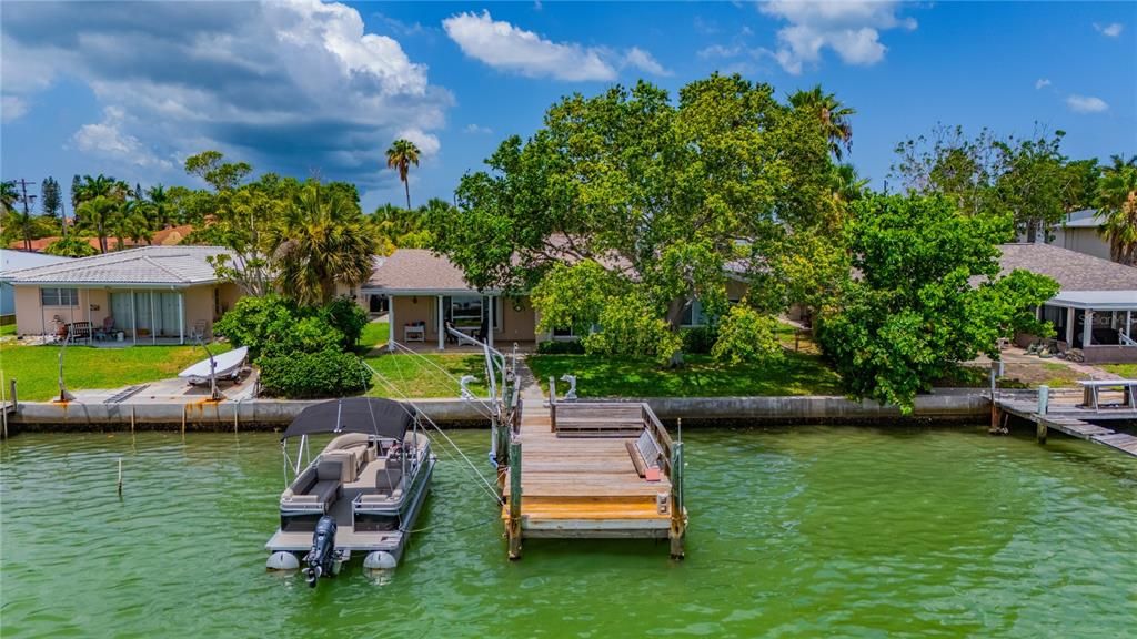 For Sale: $1,295,000 (3 beds, 2 baths, 2276 Square Feet)