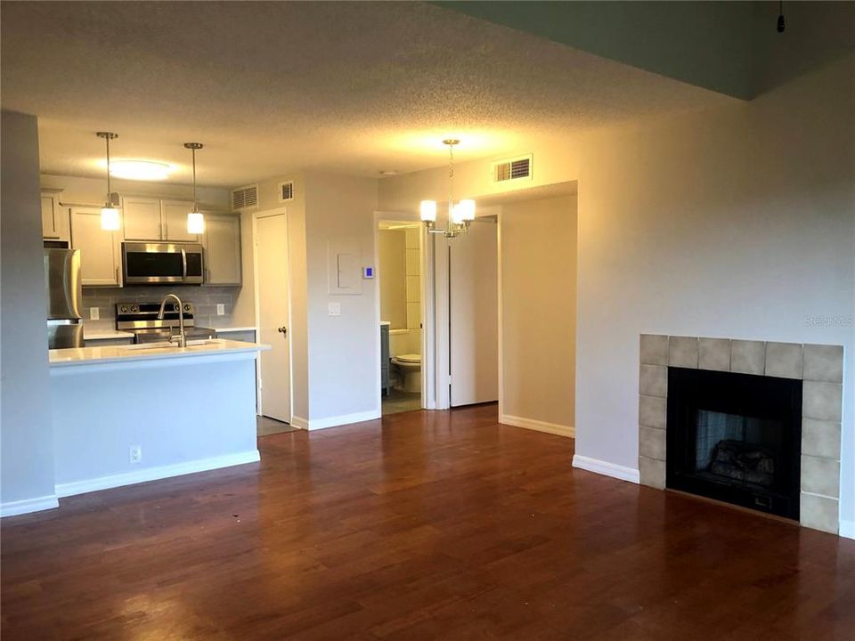 For Sale: $160,000 (1 beds, 1 baths, 644 Square Feet)
