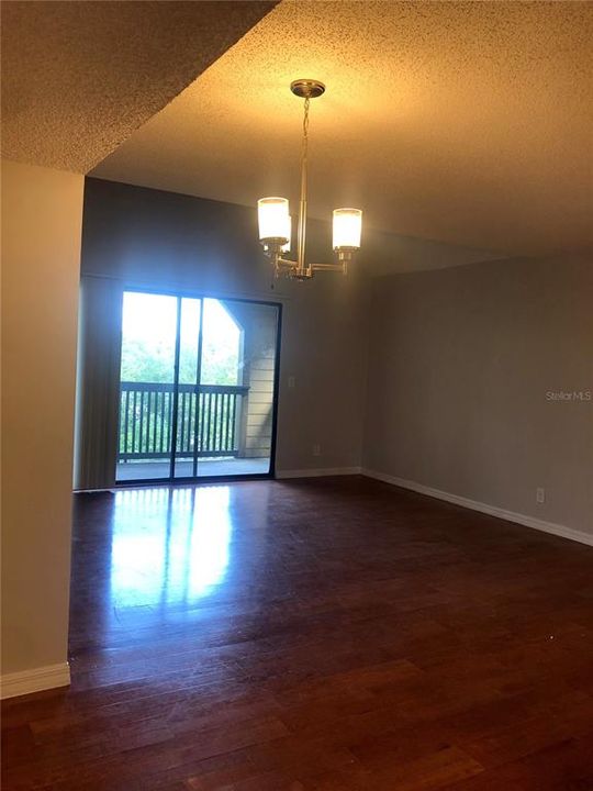 For Sale: $160,000 (1 beds, 1 baths, 644 Square Feet)