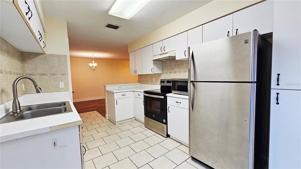 For Rent: $2,280 (3 beds, 2 baths, 1169 Square Feet)