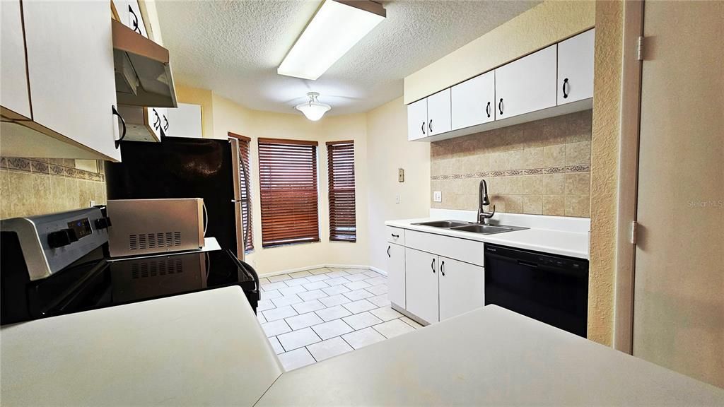 For Rent: $2,280 (3 beds, 2 baths, 1169 Square Feet)