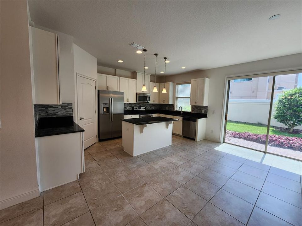 For Rent: $2,550 (2 beds, 2 baths, 1246 Square Feet)