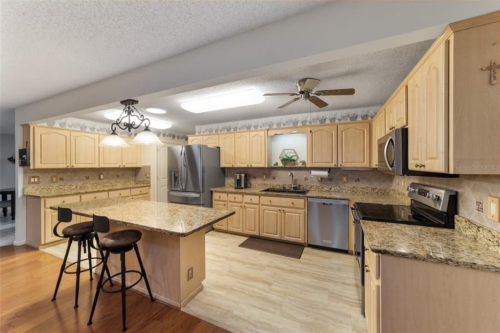 For Sale: $226,900 (2 beds, 2 baths, 1775 Square Feet)