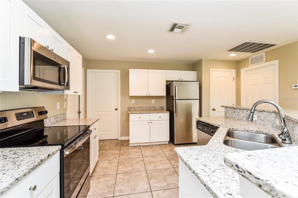 For Rent: $2,125 (3 beds, 2 baths, 1408 Square Feet)