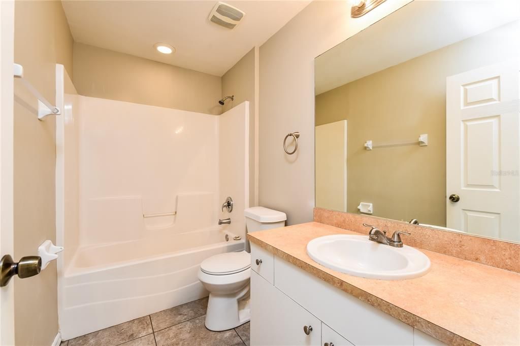 For Rent: $2,125 (3 beds, 2 baths, 1408 Square Feet)