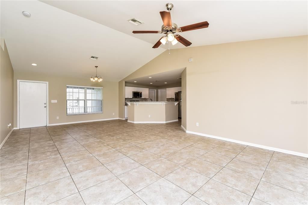 For Rent: $2,125 (3 beds, 2 baths, 1408 Square Feet)