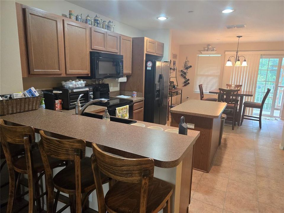 For Sale: $277,000 (2 beds, 2 baths, 1092 Square Feet)